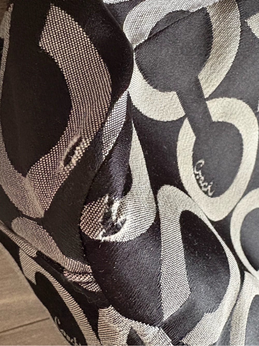 Y2K Coach Black & Gray Signature Circle Shoulder Tote - Picture 7 of 7